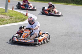 Solen skinnede i svinget