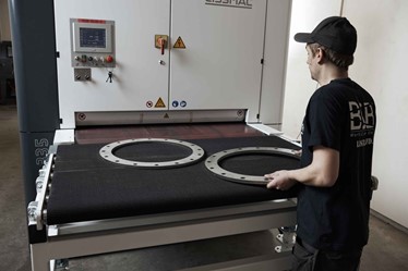 Slibning af emner i rustfrit stål