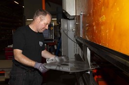 Specialarbejder har stået bag kantpresseren hos forskellige virksomheder siden 1997