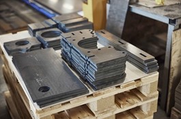 Skæring af emner til industrien