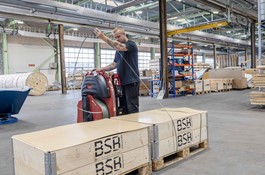 Båndmaskine med smart robotarm