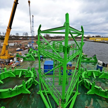 Large offshore construction